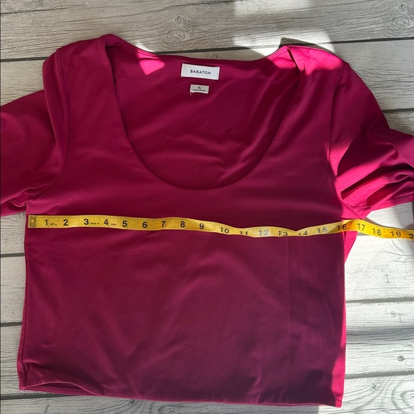 Aritzia Babaton Fuchsia Long Sleeve Contour Scoopneck Crop Top Size XL - Picture 4 of 8